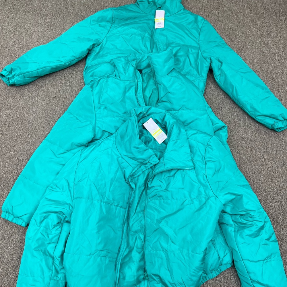 Green Puffer Jacket with Shiny Finish and Insulation